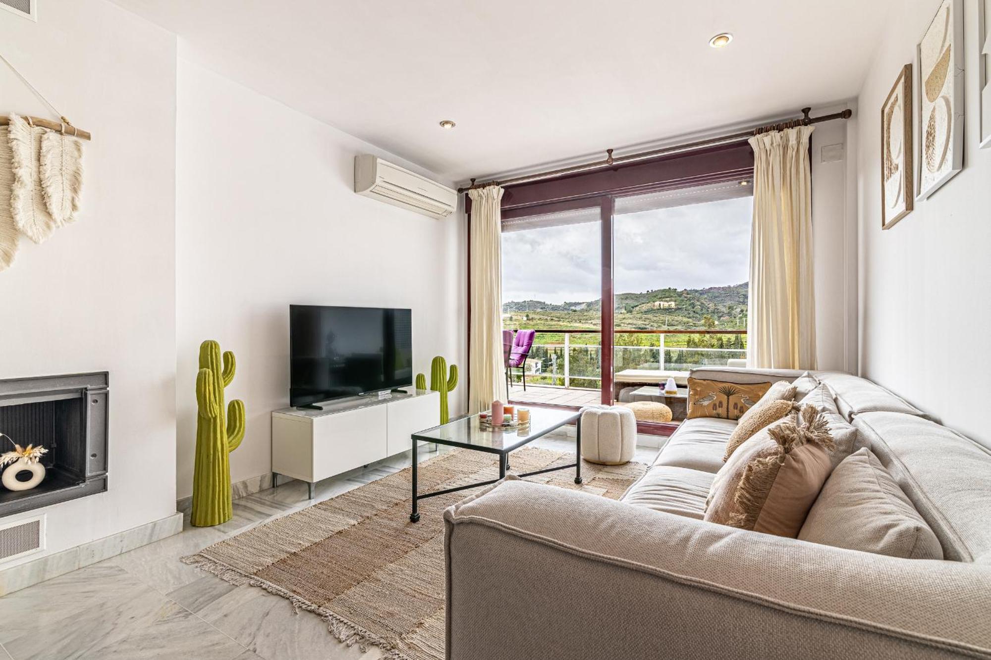 Rentitspain Charming Apartment: Parque Botanico & Country Club Estepona