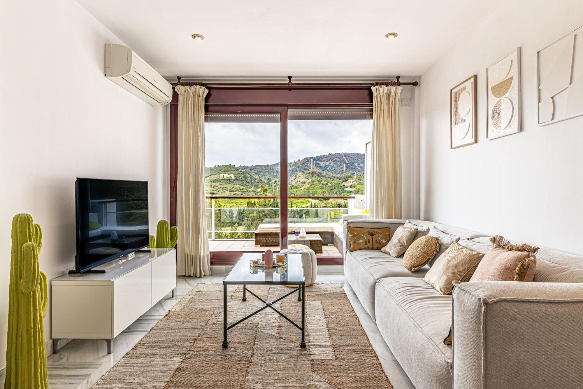 Rentitspain Charming Apartment: Parque Botanico & Country Club Apartment Estepona