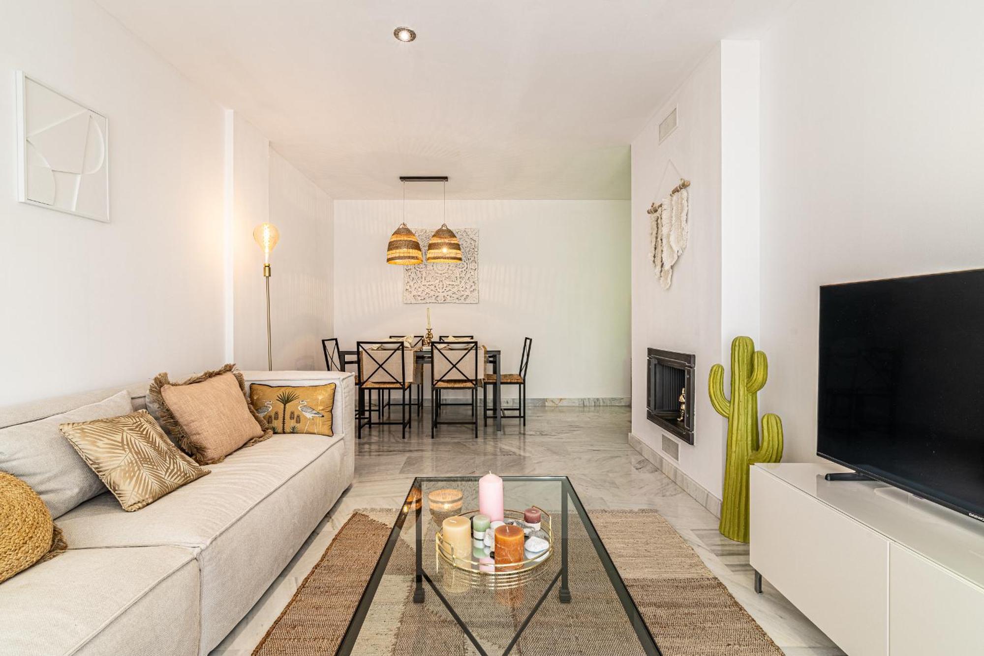 Rentitspain Charming Apartment: Parque Botanico & Country Club Apartment Estepona